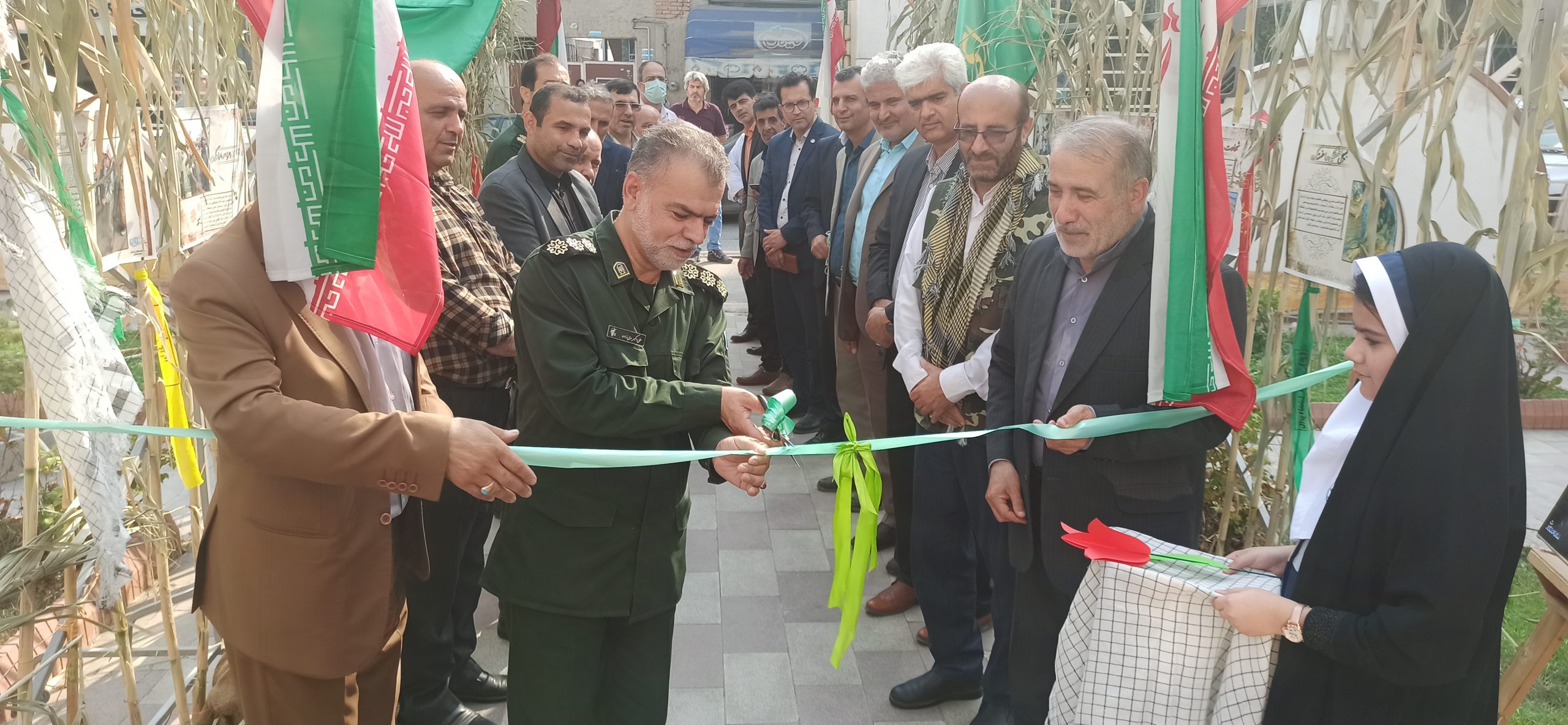 افتتاح نمایشگاه دفاع مقدس در اداره آموزش وپرورش بهشهر