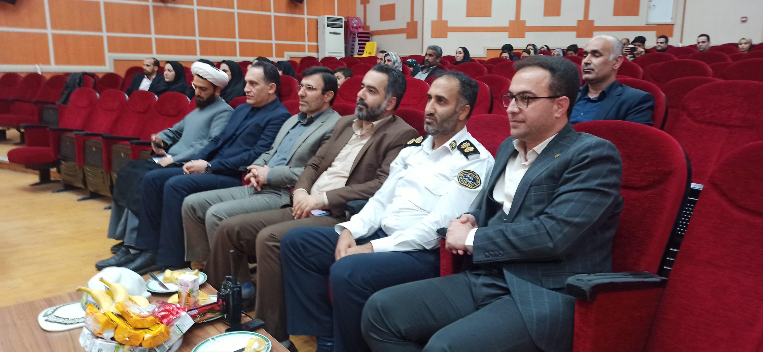 نشست روشنگری و بصیرتی کارکنان شهرداری بهشهر