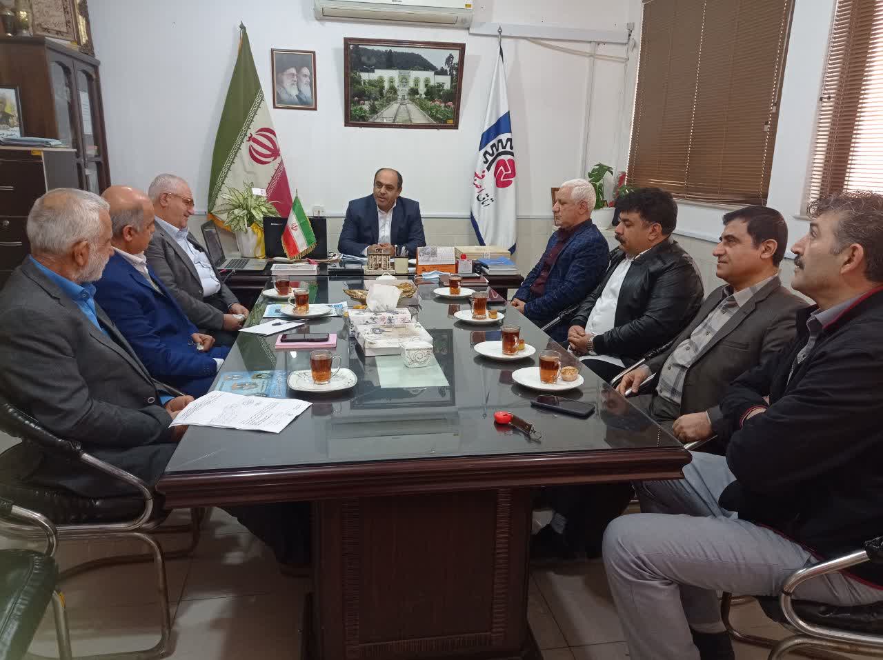 نشست اعضای هیأت مدیره اتحادیه مشاورین املاک شهرستان بهشهر با رئیس اتاق اصناف