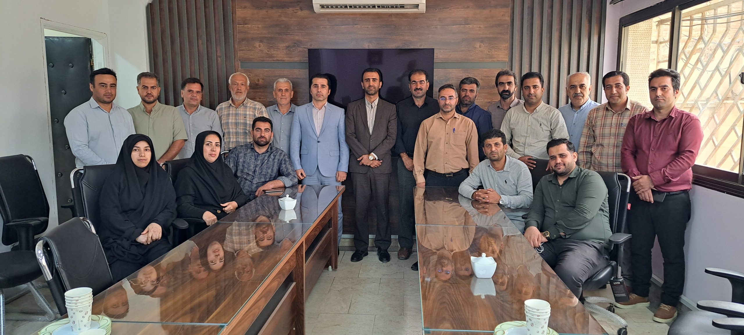 نشست صمیمی دهیاران بخش مرکزی شهرستان بهشهربا سید هادی موسوی بخشدار بمناسبت گرامیداشت هفته دولت